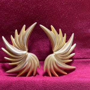 Gold tone post style sculpted feathers earrings